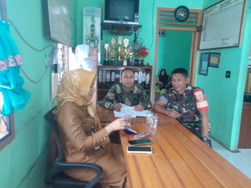 Babinsa Koramil 406-08/Lubuklinggau Sertu Sopian Melaksanakan Komsos.