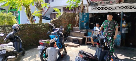 Babinsa Koramil 406-08/Lubuklinggau Serda Aprizal Melaksanakan Komsos.