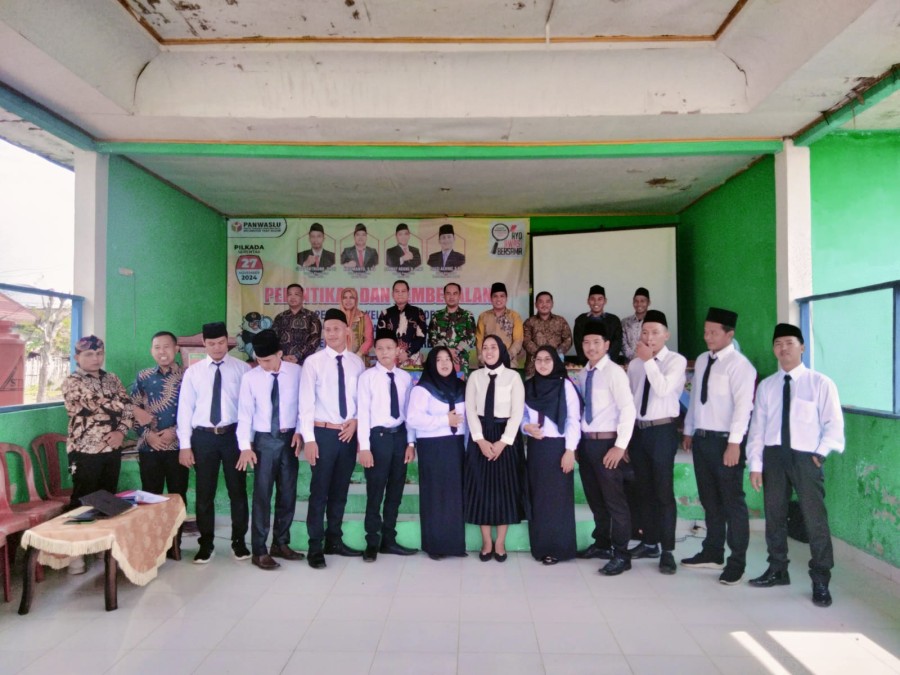 Serma Deki Adi Kesuma Hadiri Acara Pelantikan Pengawas Kelurahan/Desa