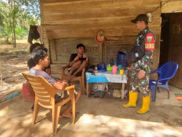 Komsos Babinsa Koramil 406-04/Muara Lakitan Bersama Karang Taruna Ciptakan Keamanan Dan Ketertiban.