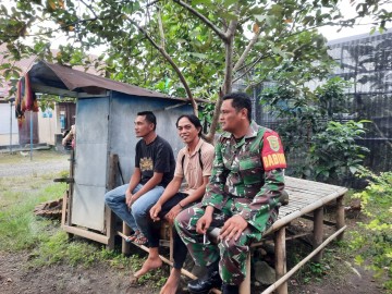 Komsos Dengan Tokoh Pemuda Desa Binaan Babinsa Himbau Jauhi Narkoba dan Kenakalan Remaja.