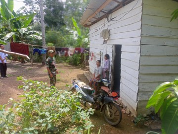 Jalin Hubungan kerja yang Baik, Babinsa melaksanakan Komsos Dengan masyarakat desa Binaan