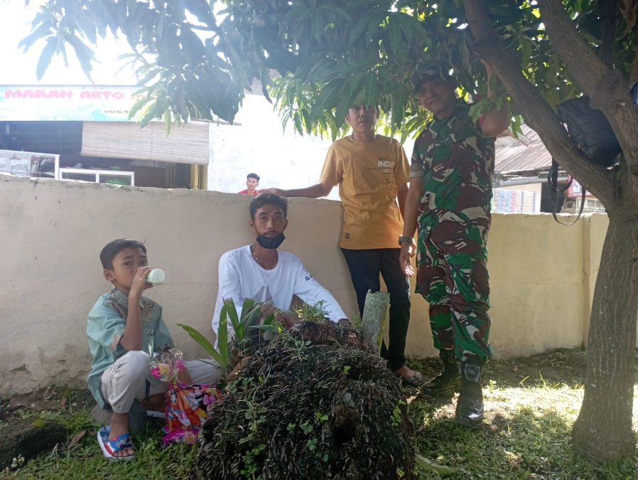 Jalin Keakraban dengan Warga, Babinsa Komsos di Wilayah Desa Binaan