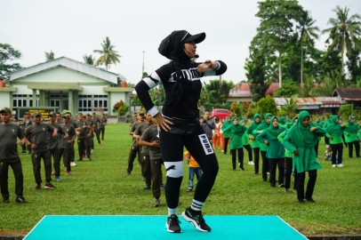 Jum’at Sehat Personel Kodim 0406/Lubuklinggau dan Persit KCK Cabang XVII Melaksanakan Olahraga Senam Sehat