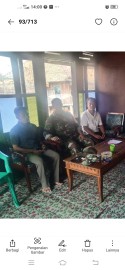Babinsa melaksanakan kegiatan komsos dan silaturahmi ke masyarakat di desa Binaan