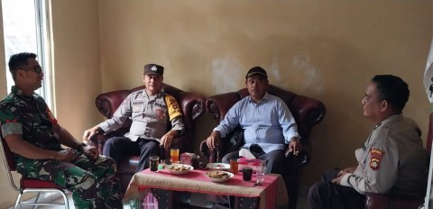 Bentuk Sinergitas, Babinsa Bersama Bhabinkamtibmas Jalin Komsos Dengan Perangkat Desa