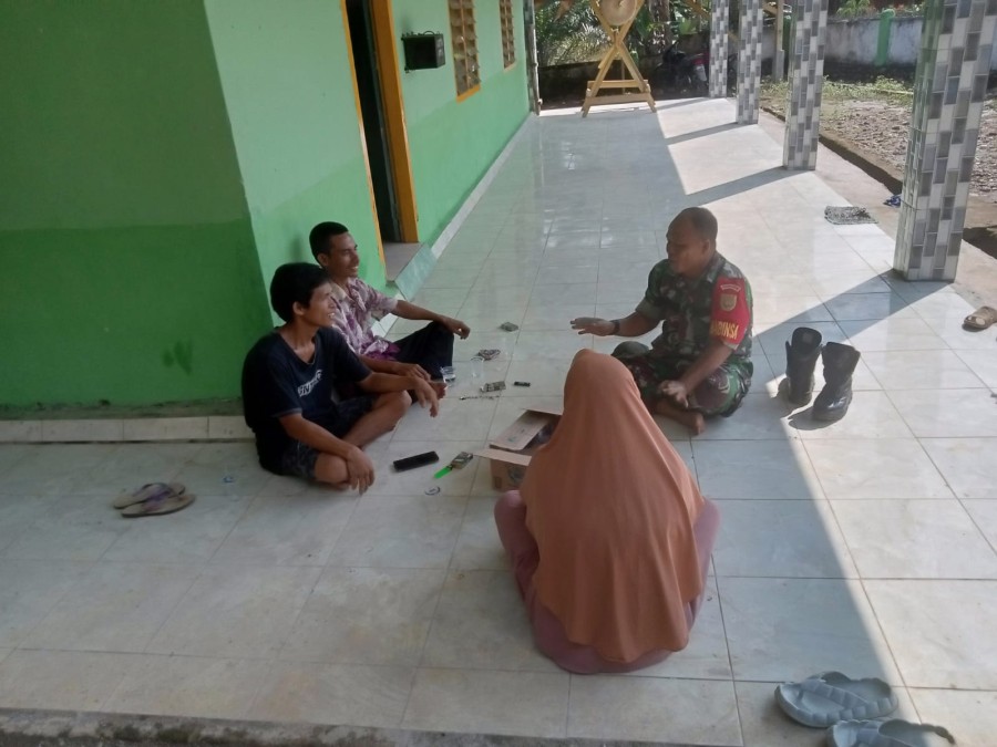 Pupuk Kebersamaan, Babinsa Komsos Dengan warga binaan