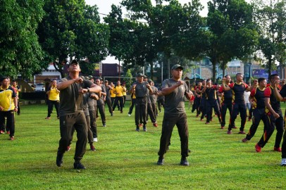 Personil TNI Kodim 0406/Lubuk Linggau,Personil Polres, Brimob Bersinergi dan Penuh Semangat Mengikuti Olahraga Senam Bersama