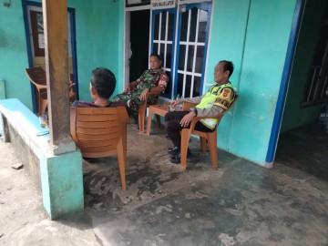 Meningkatkan Keamanan Babinsa Koramil 406-08/Lubuklinggau Koptu Evi Chandra Melaksanakan Komsos Di wilayah Binnan.