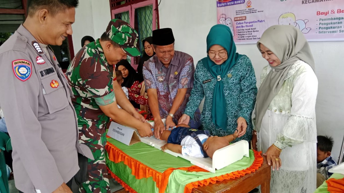 Wujudkan Balita Sehat Babinsa Koramil 406-09/Terawas Koptu Evan Monitoring Kegiatan Posyandu Di Wilayah Binaan.