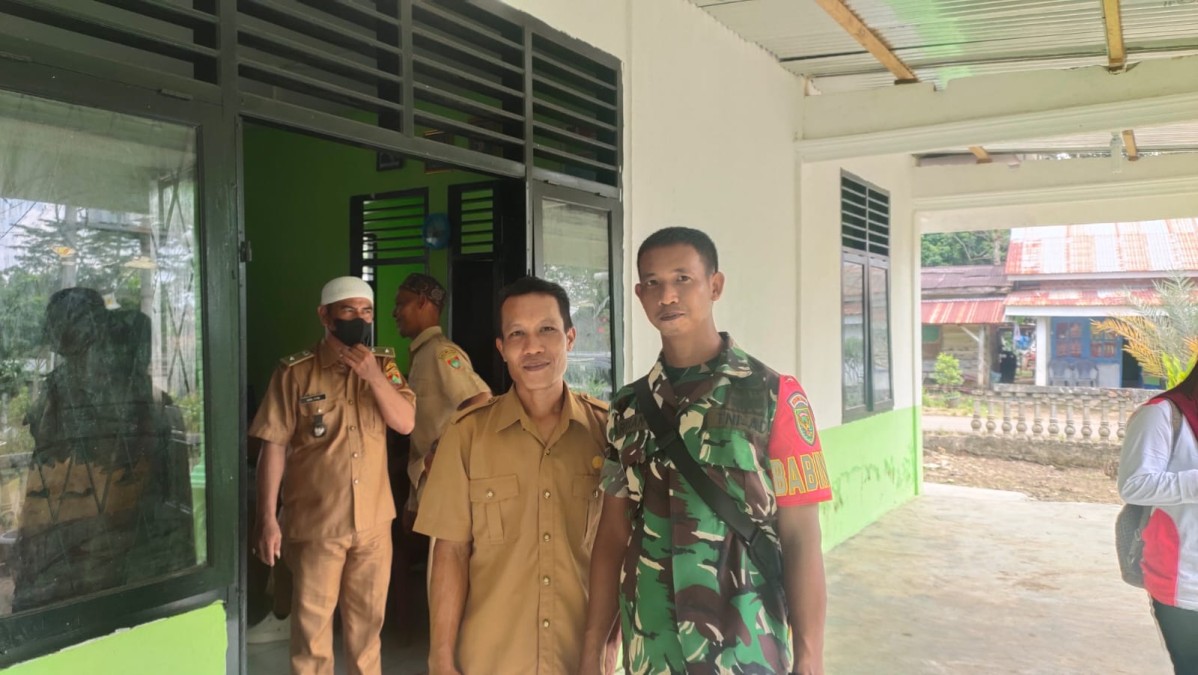 Aktif Komsos Bersama Perangkat Desa Menjadikan Hubungan Kerja Antara Babinsa Dan Aparat Desa Semakin Solid