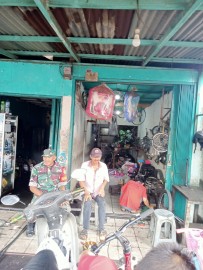 Meningkatkan Keamanan Babinsa Koramil 406-08/Lubuklinggau Serma Lukman Melaksanakan Komsos Di wilayah Binnan.