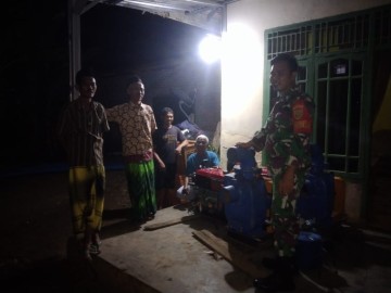 Babinsa Kodim 0406/, Lubuklinggau Dampingi Poktan Penerima Mesin Pompa Air Bantuan Dari Kementan RI