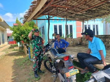 Wujudkan Kondisi Desa Binaan yang Lebih Maju, Babinsa koramil 406-07/jayaloka Jalin Komsos dengan masyarakat Desa binaan