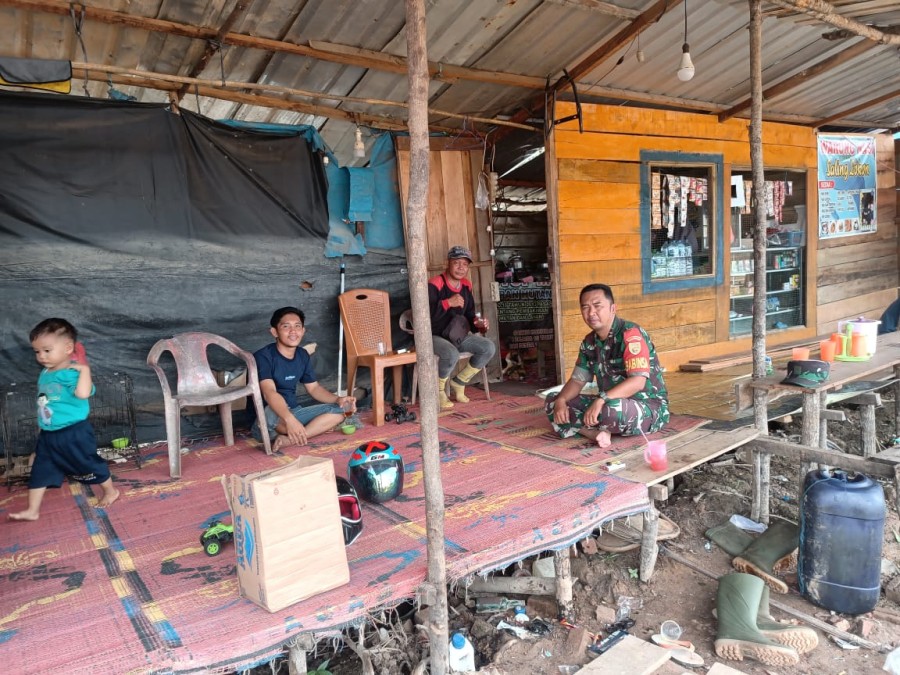 Jalin Keakraban dengan Warga, Babinsa Komsos di Wilayah Desa Binaan