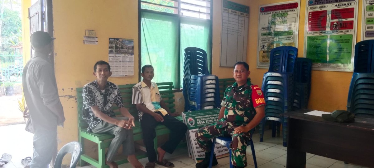 Jalin Keakraban dengan Warga, Babinsa Komsos di Wilayah Desa Binaan