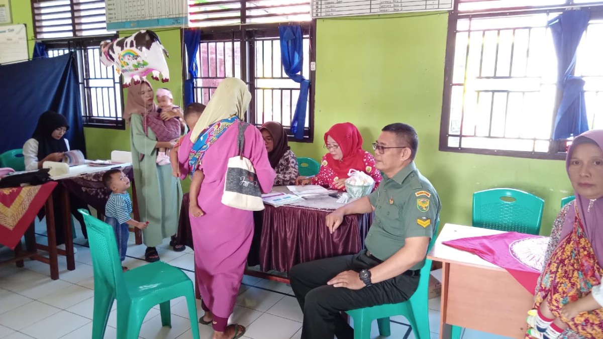 Peran Aktif Babinsa dampingi Posyandu di desa binaan