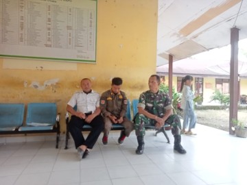 Mengingat cuaca tidak menentu sering terjadi hujan tiba-tiba, Melalui Komsos Babinsa Koramil 406-02/rawas ilir Ingatkan Warga Jaga Kesehatan