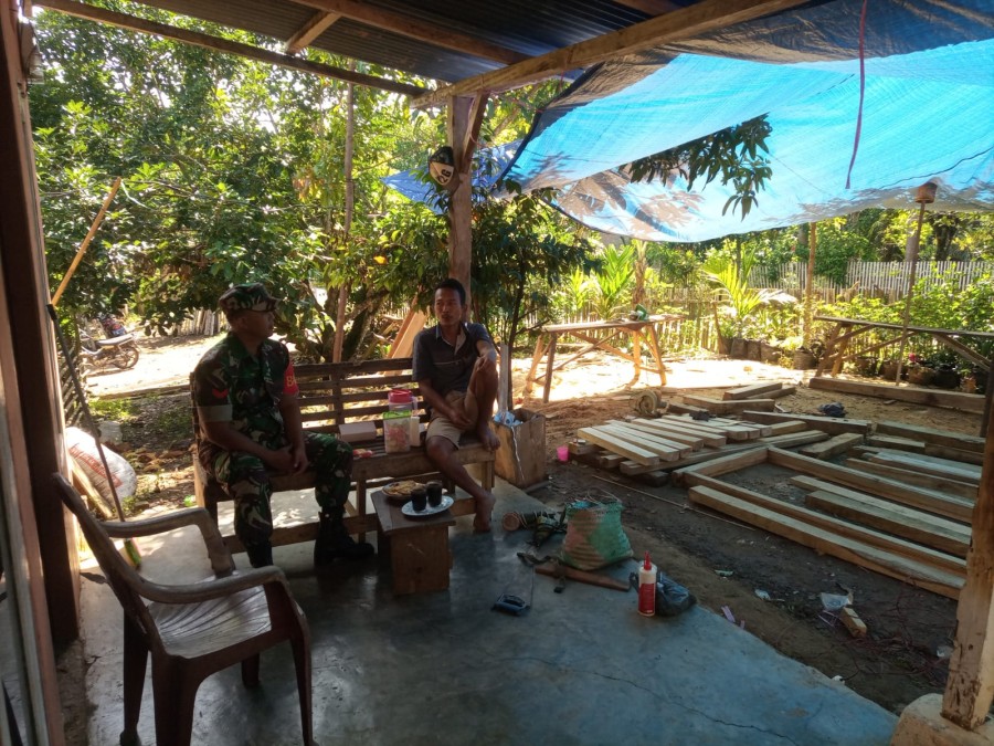 Jalin Silaturahmi Babinsa Laksanakan Komsos Bersama Tokoh Masyarakat