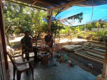 Jalin Silaturahmi Babinsa Laksanakan Komsos Bersama Tokoh Masyarakat