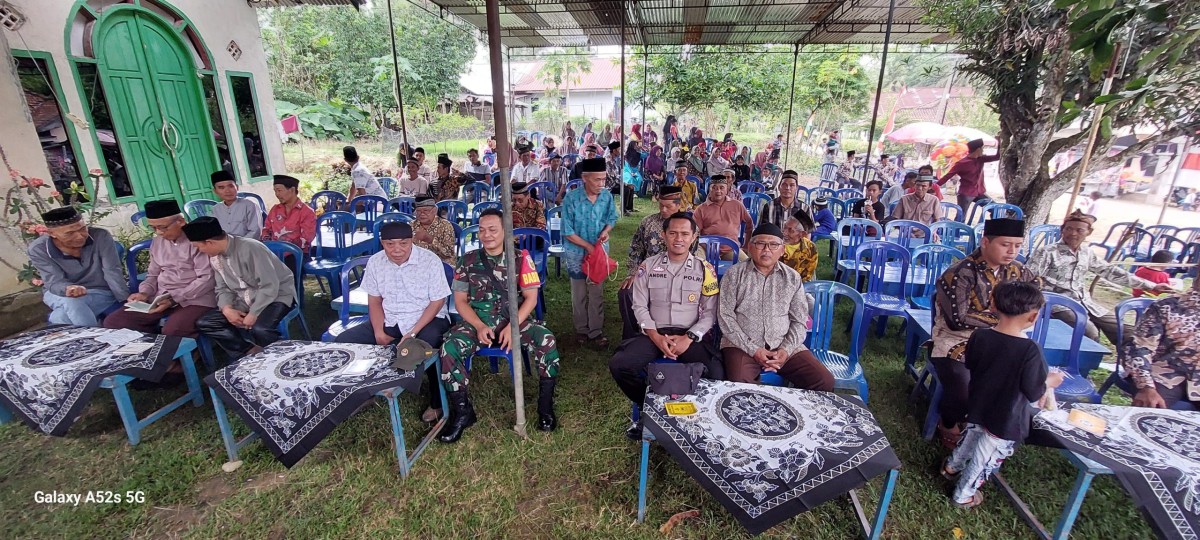 Monitoring wilayah binnan babinsa 406-09/Terawas Koptu b.kuniawan menghadiri acara sedekah bumi.
