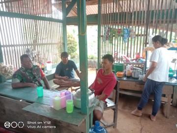 KOMSOS DI WARUNG KOPI ERATKAN SILATURAHMI BERSAMA WARGA.