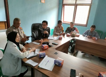 Babinsa Koramil 406-01/rawas ilir Hadiri Rapat Pembentukan Panitia HUT Kemerdekaan RI ke-79 .