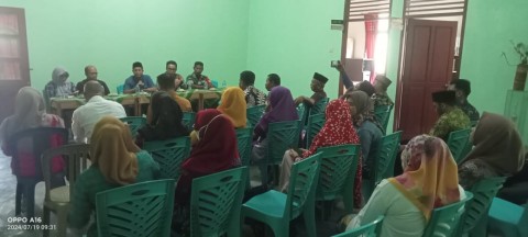 Babinsa Koramil 406-09/Terawas Serka Bambang Melaksanakan pendampingan Penanggulangan Kejadian Luar Biasa Polio (PIN).