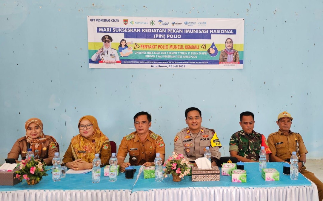BABINSA KOPTU ADIM DAMPINGI KEGIATAN PEKAN IMUNISASI NASIONAL POLIO