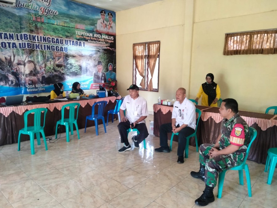 Babinsa Koramil 406-08/Lubuklinggau Sertu Arisyandi Monitoring Kegiatan Pekan Imunisasi Nasional (PIN)