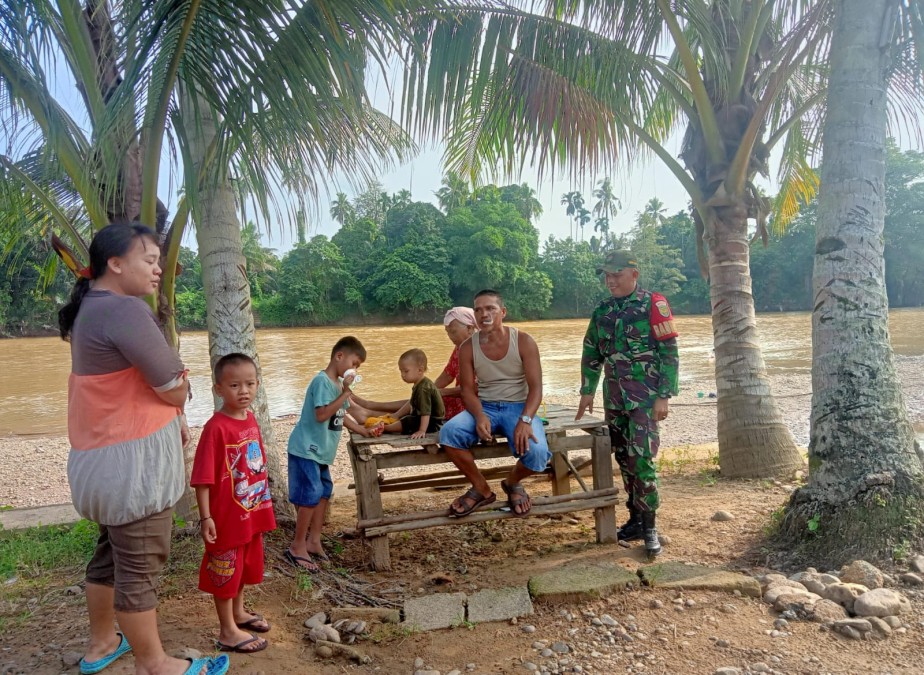 Untuk mengetahui suasa desa binaan Babinsa melaksanakan kegiatan komunikasi sosial(komsos)