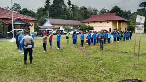 Babinsa Koramil 406-09/Terawas Melakasanakan Pelatihan Paskibraka Tingkat Kecamatan Di Wilayah Binaan.