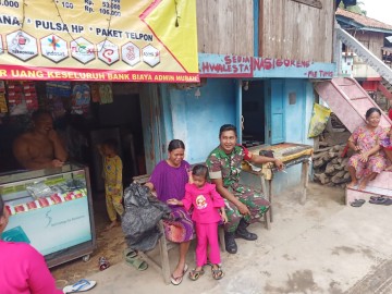 Jalani rasa keakraban dengan masyarakat Binaan, Babinsa melaksanakan kegiatan komunikasi sosial(komsos)