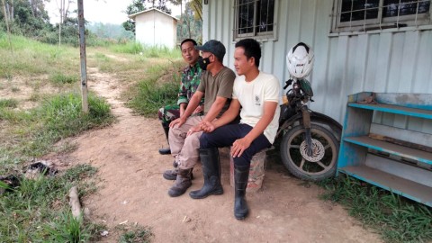 Silaturahmi Babinsa melaksanakan kegiatan komunikasi sosial(komsos)