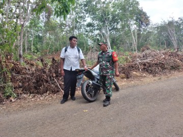 Cegah Kebakaran hutan dan lahan Babinsa Koramil 406-07/jayaloka dan mitra karib Terus Lakukan Patroli