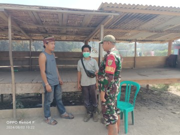 Memasuki musim kemarau Babinsa 406-02/rawas ilir siap siaga dan melaksanakan komsos bahayanya membuka lahan dengan cara di bakar