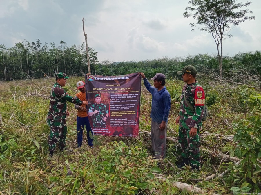 Babinsa Koramil 406-09/ Terawas Serda Syukra Dede Melaksanakan Kegiatan Patroli Karhutla Di wilayah binaan.