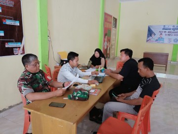 Tingkatkan Kerja Sama Yang Baik, Sertu kamsiran jalin Komsos Bersama Kepala Desa dan staf desa di wilayah binaan