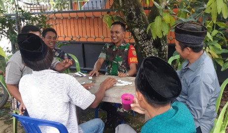 Sambari Main Batu Gaple, Koptu Siswanto Wujudkan Kemanunggalan TNI Dengan Rakyat