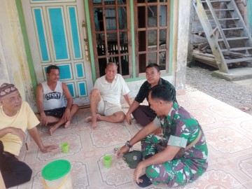 Jalin kerjasama yang baik di wilayah babinsa Komsos Dengan Tokoh Masyarakat.