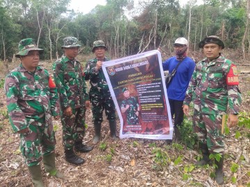 Para Babinsa Kodim 0406/Lubuk Linggau Berikan Sosialisasi dan Himbauan Larangan Membakar Lahan