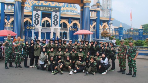 TNI Dan Persit Kodim 0406 Lubuk Linggau Ikuti Perlombaan Gerak Jalan Yang Digelar Pemkot Lubuk Linggau