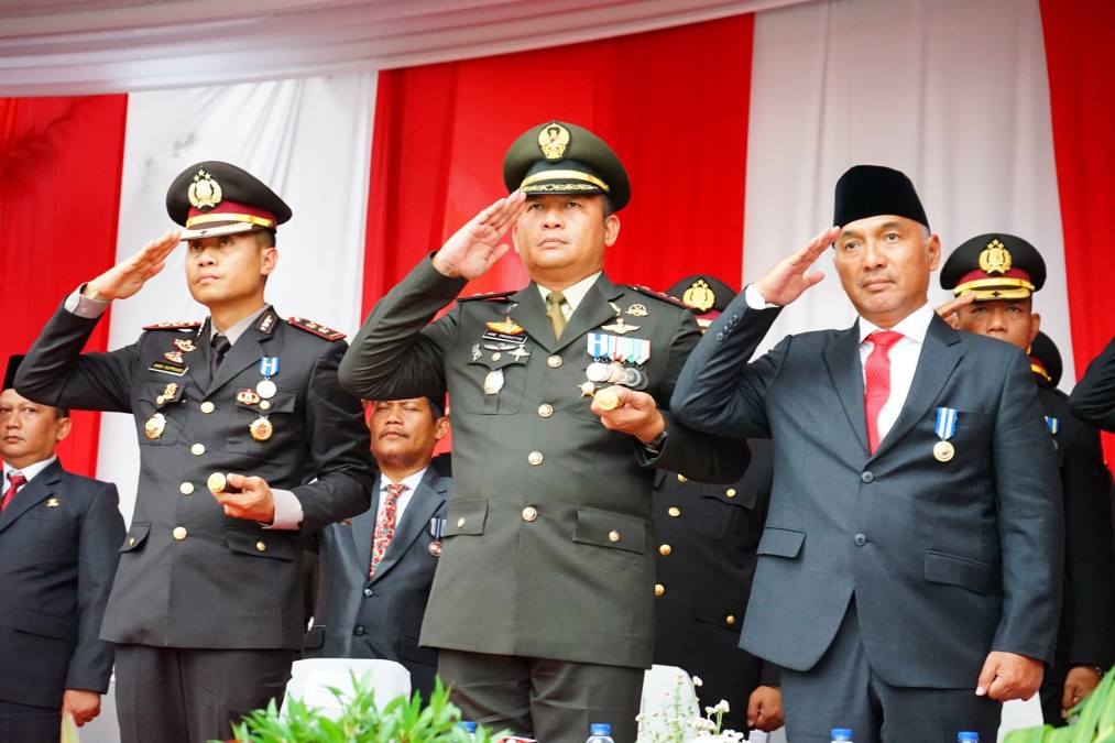 HUT Ke-79 Kemerdekaan RI, Komandan Kodim 0406 Lubuk Linggau Hadir Pada Upacara Penurunan Bendera