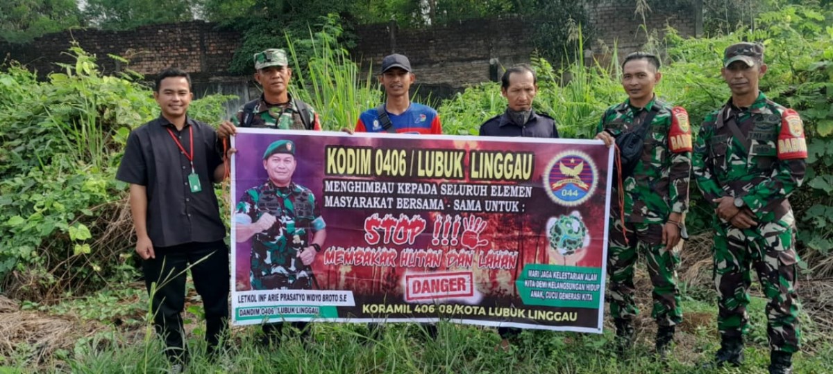 Cegah Dini Dan Deteksi Dini Babinsa Koramil 406-08/Lubuklinggau Melaksanakan Patroli Karhutla Di Wilayah Binaan