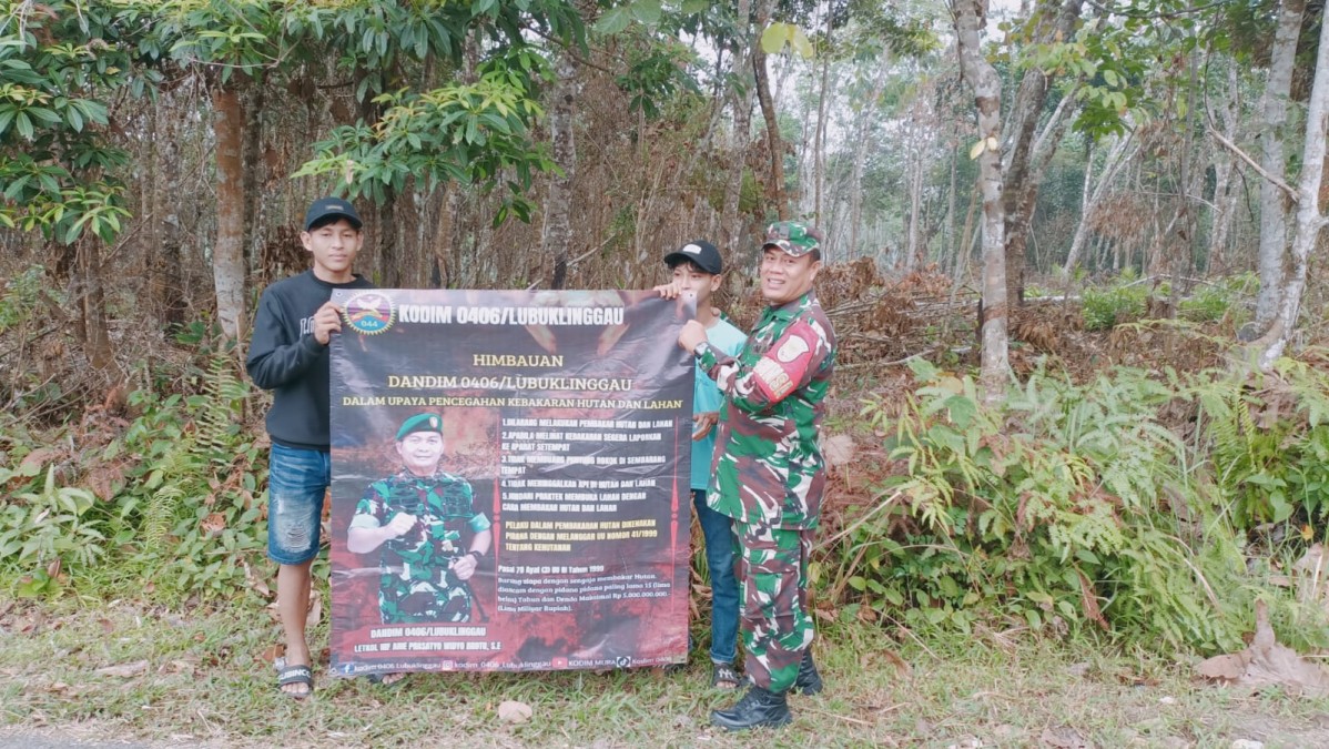 Cegah Kebakaran Hutan Babinsa Koramil 406-09/Terawas Melaksanakan Patroli Karhutla Di Wilayah Binaan.