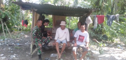 Tingkatkan Pembinaan Teritorial Serma Suwartono Jalin Komunikasi Sosial Bersama Warga