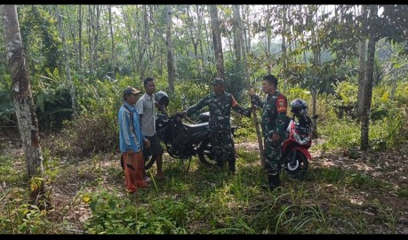 Patroli Terpadu, Babinsa Koramil 06/Tugumulyo,bersama masyarakat cegah Karhutlah di wilayah binaan