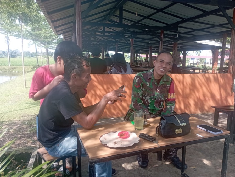 Jalin Silaturahmi, Babinsa Tingkatkan Kerjasama di wilayah binaan