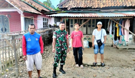 Pererata silahtuhrahmi, Babinsa Rupit Melaksanakan giat komsos di Desa binaan