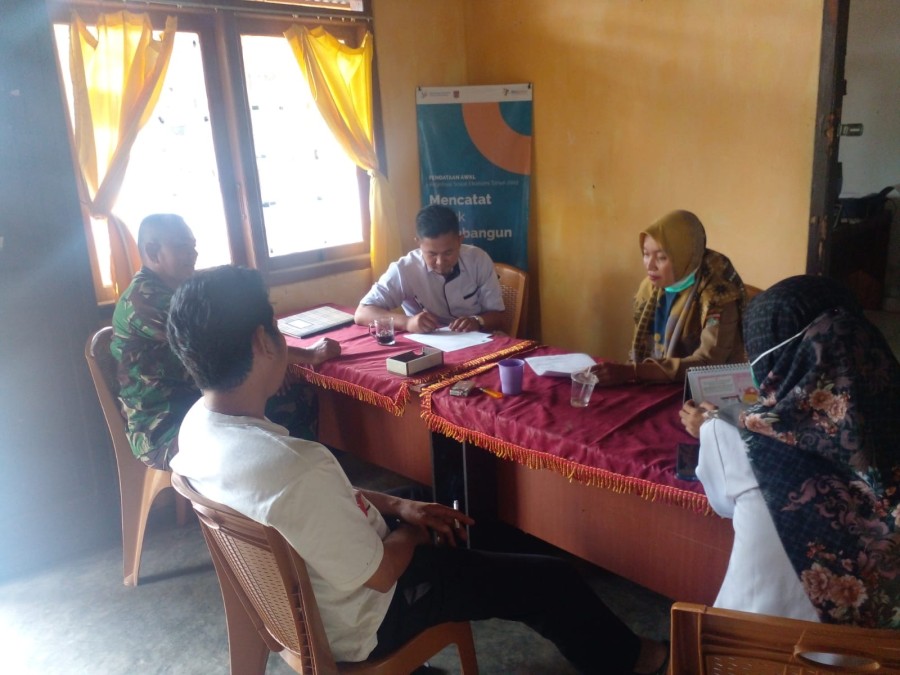 Babinsa Koramil 406-08/Lubuklinggau Melaksanakan Komsos Bersama Dinas Kesahatan.